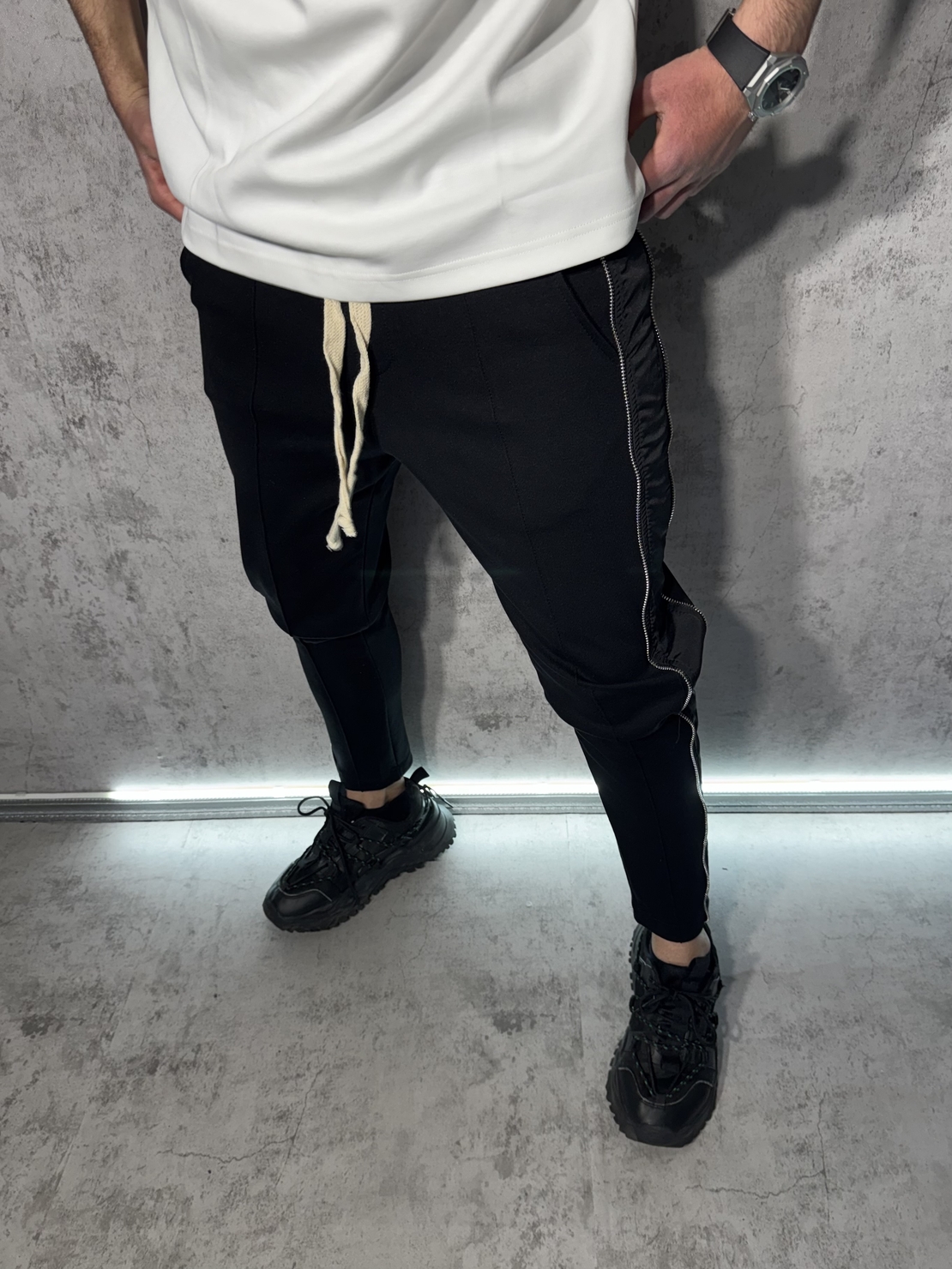 Спортно-Елегантен Панталон Slim Fit с Декоративни Ципове