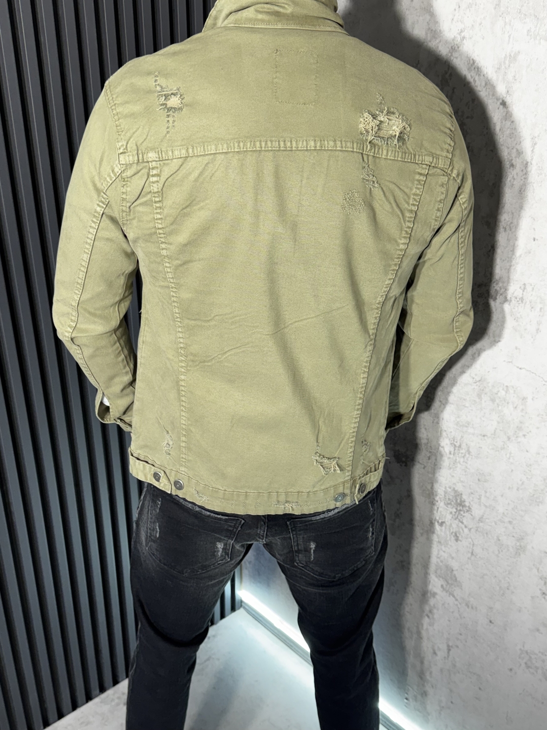 Мъжко Дънково Яке с Разкъсан Ефект в Маслинено Зелено