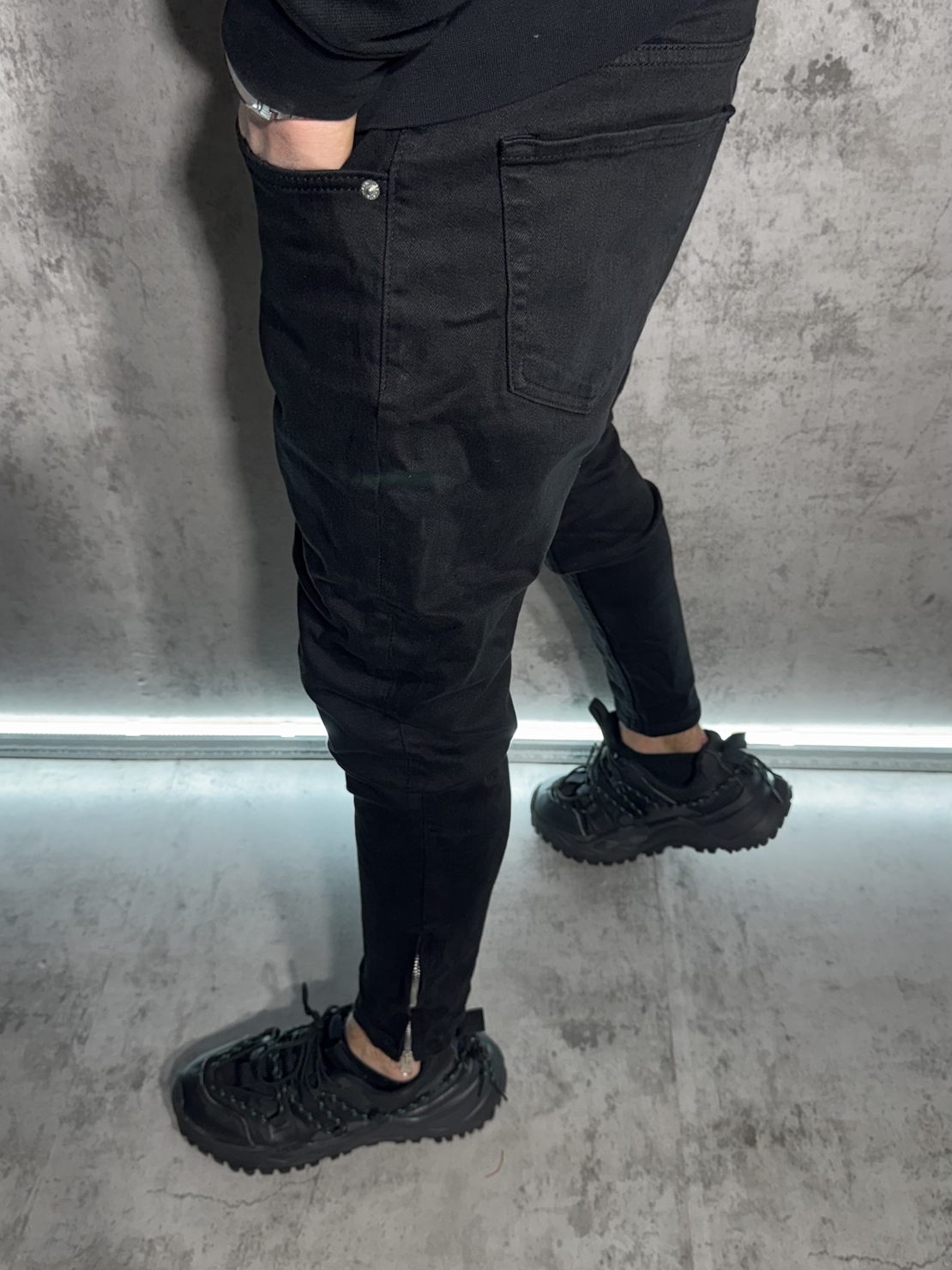 Дънков Панталон с Ципове на Крачолите в Черно 10268