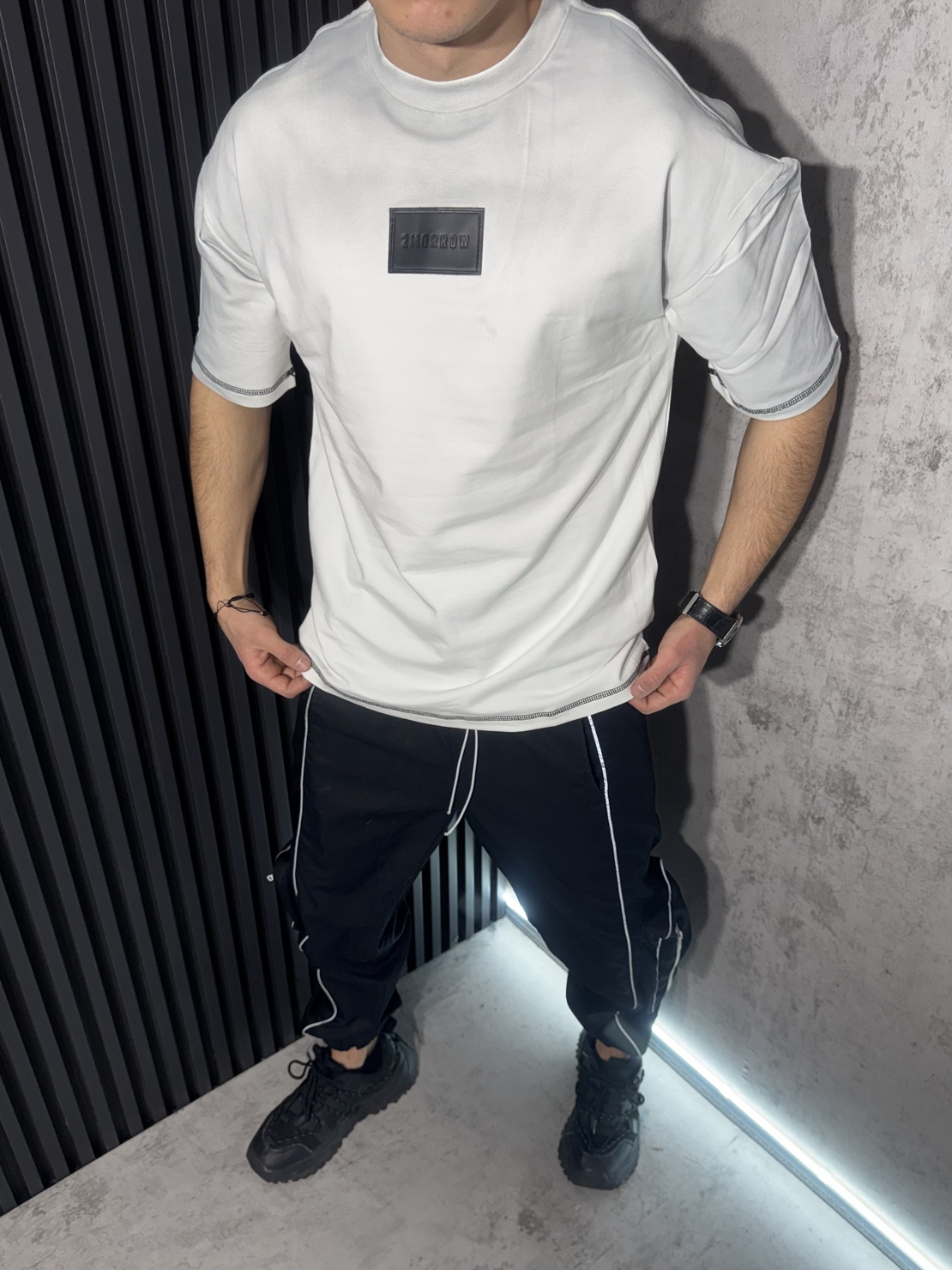 Тениска с Гумено Лого и Надпис