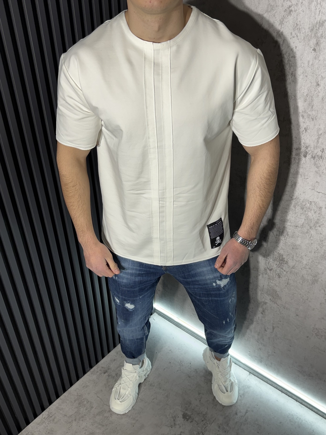 Тениска с Декоративни Кантове в Бяло