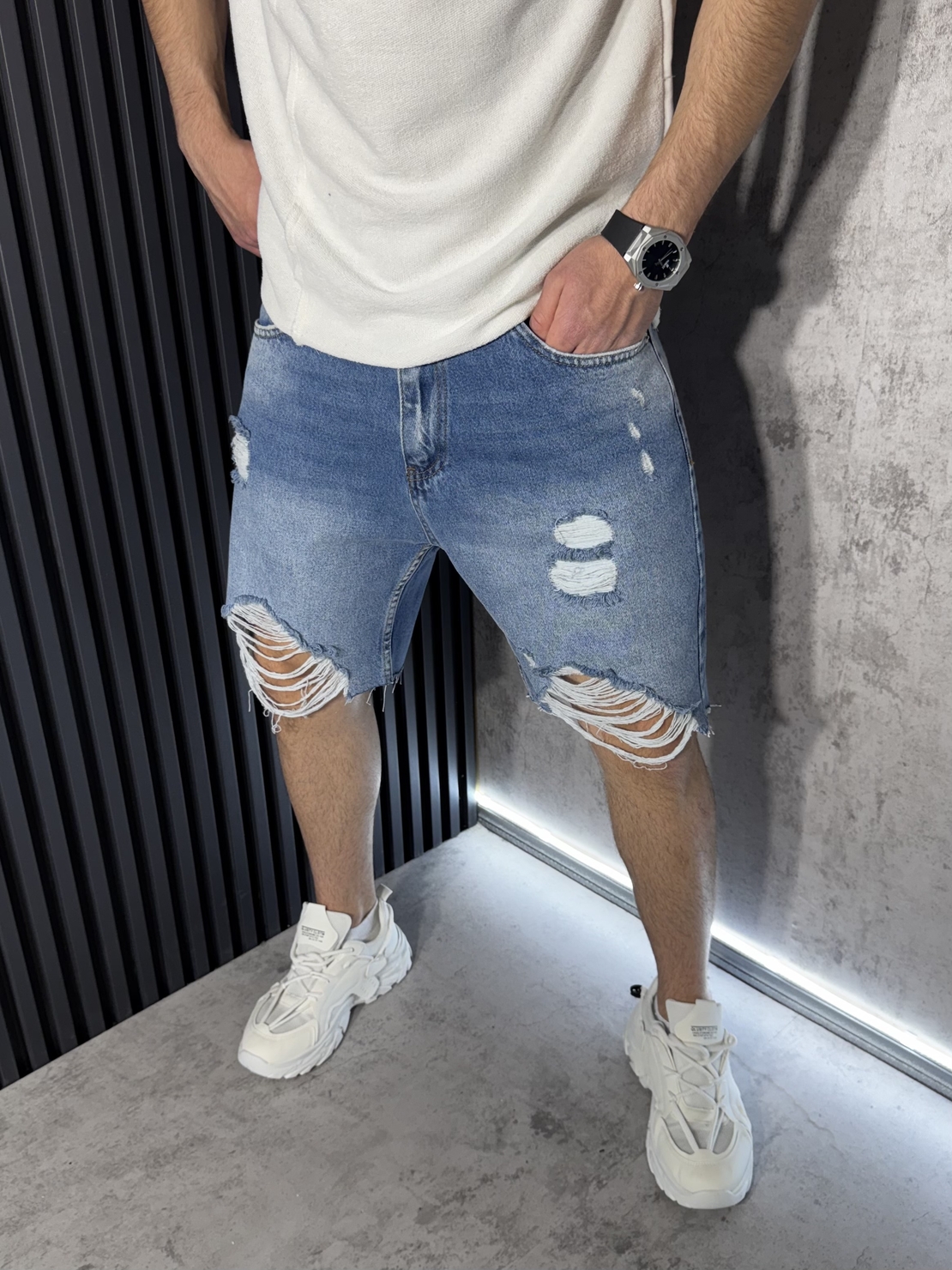 Мъжки Къси Oversized Дънки с Декоративни Разкъсвания в Синьо 450