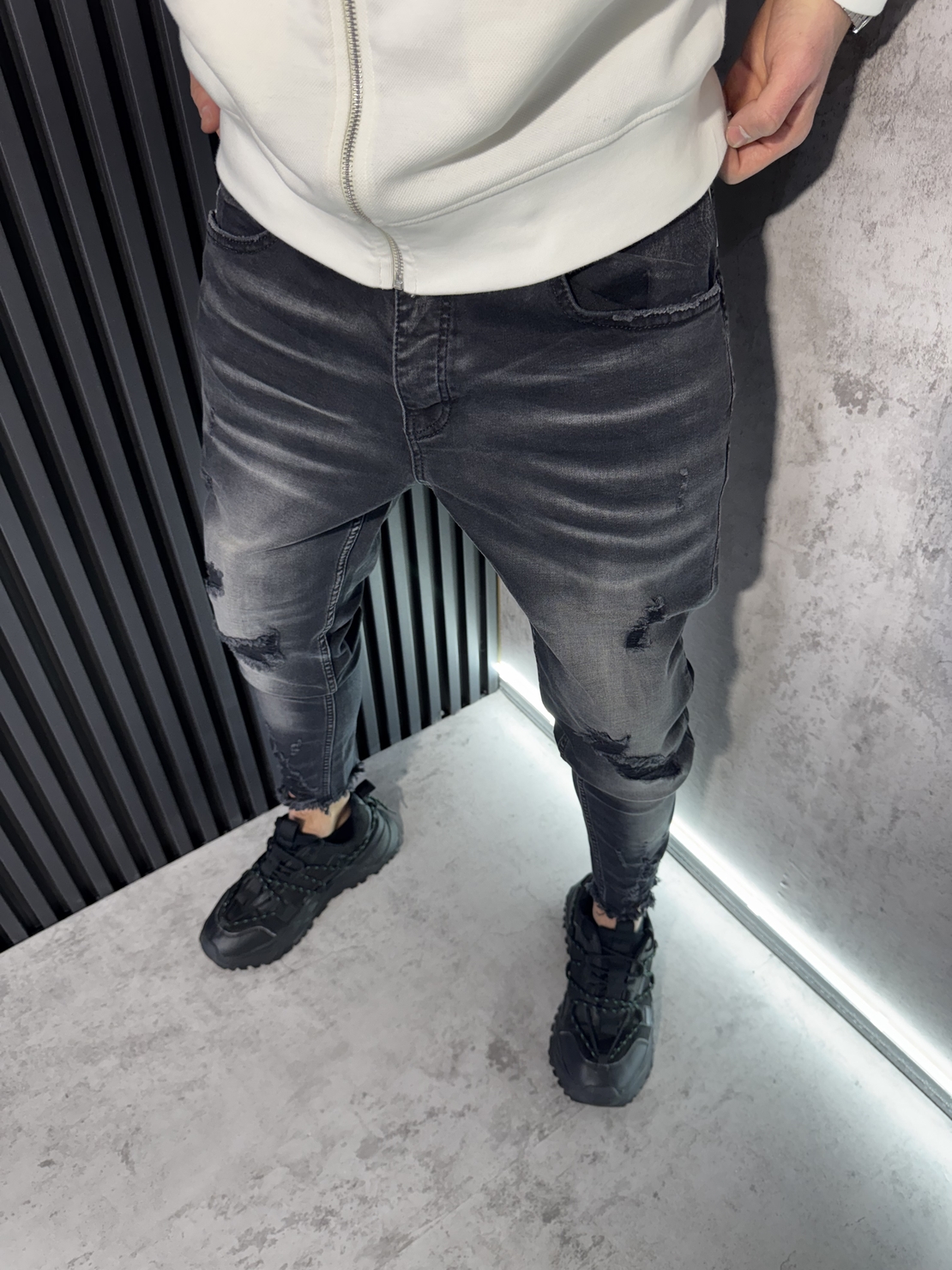 Мъжки Дънки Skinny Fit с Изтъркан Ефект и Разкъсвания