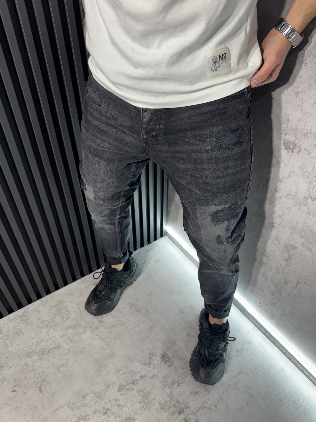 Мъжки Дънки Черни с Кръпки и Изтъркан Ефект - 284