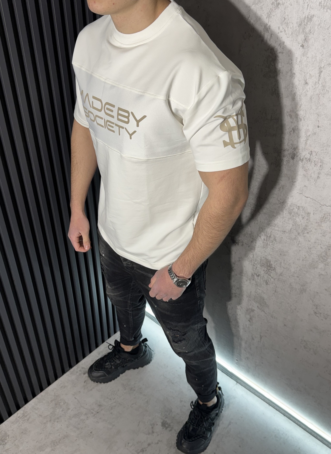 Тениска с Надписи в Бял Цвят