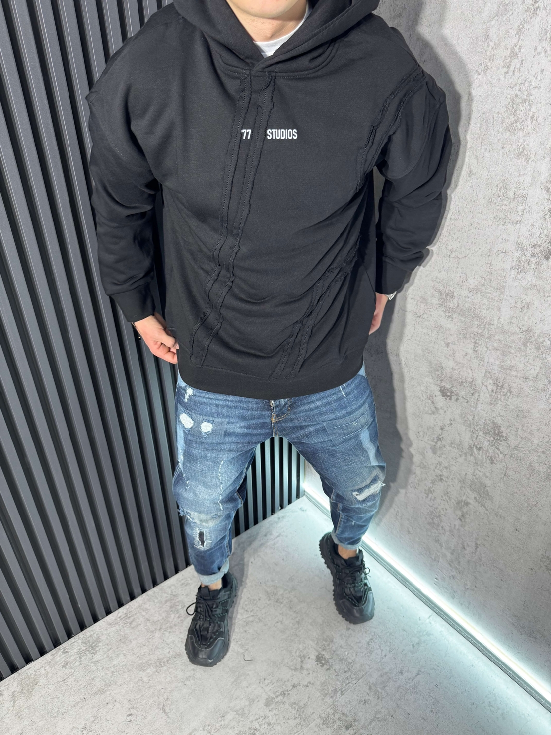 Мъжки Суичър Черен с Декоративни Кантове