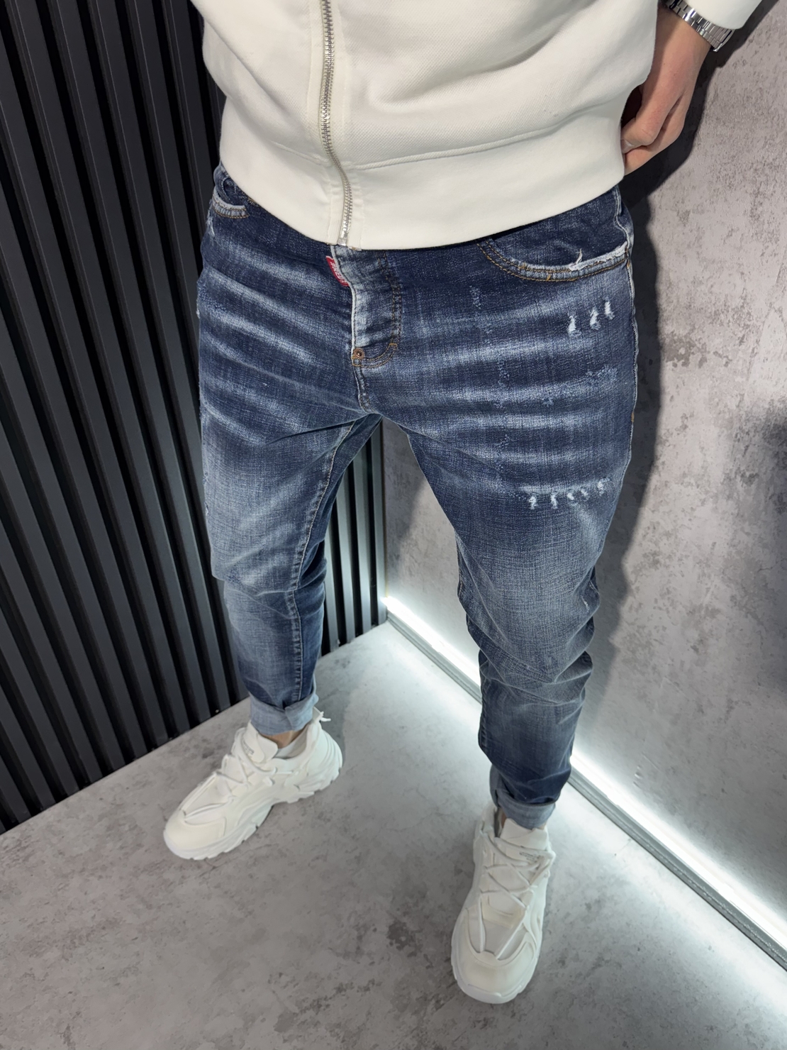 Мъжки Дънки в Синьо с Бели Пръски и Избелващ Ефект