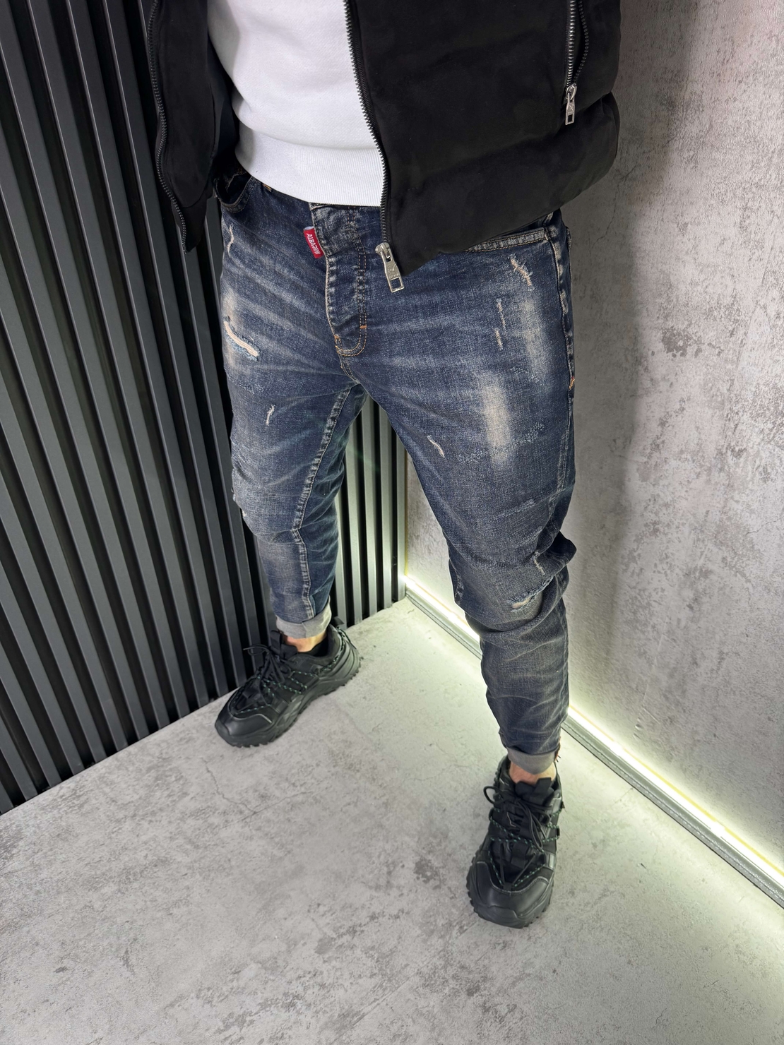 Мъжки Дънки в Тъмносиньо с Избелващи Участъци 367-2