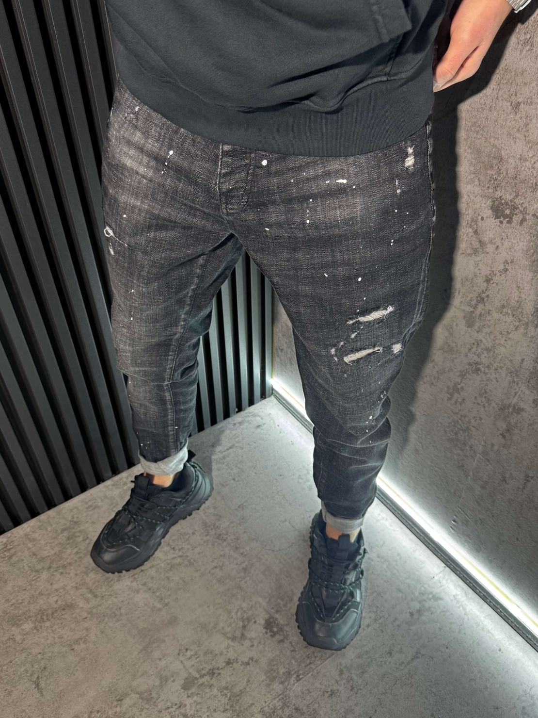 Мъжки Дънки Черни с Разкъсвания и Бели Пръски 200-1