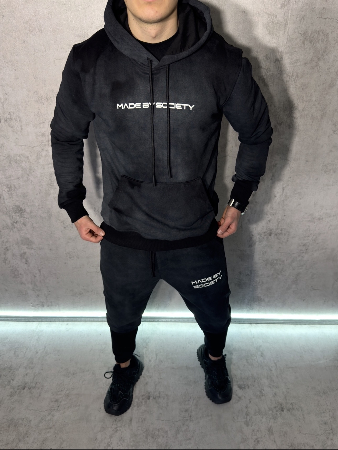 Спортен Екип с Washed Ефект в Черно