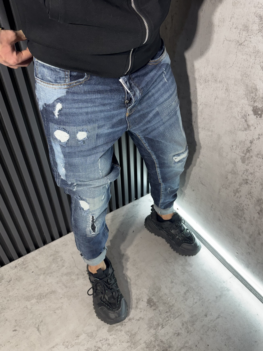 Мъжки Дънки в Синьо с Кръпки - 273 R1