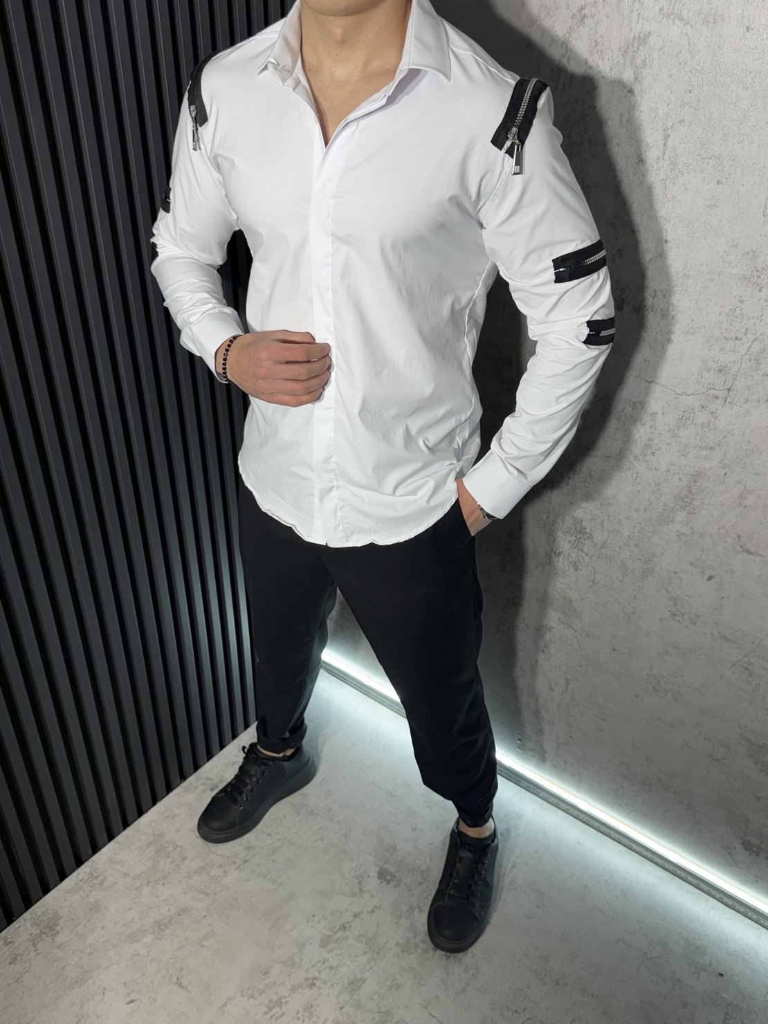 Спортно-Елегантна Риза Бяла с Декоративни Ципове