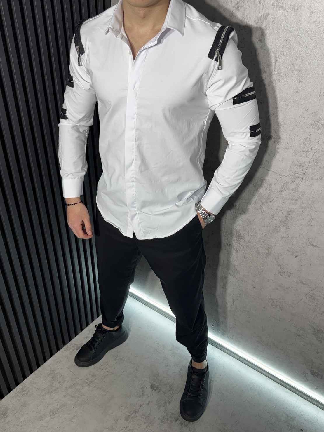 Спортно-Елегантна Риза Бяла с Декоративни Ципове