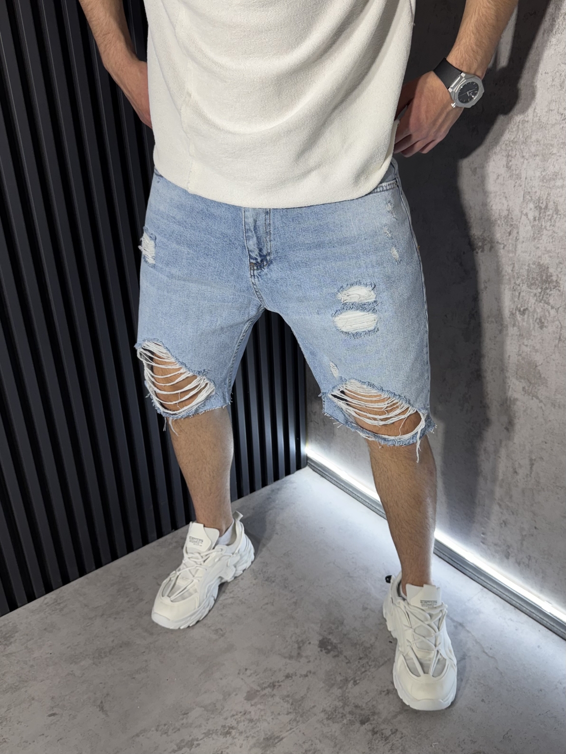 Мъжки Къси Oversized Дънки с Декоративни Разкъсванияв Светлосиньо