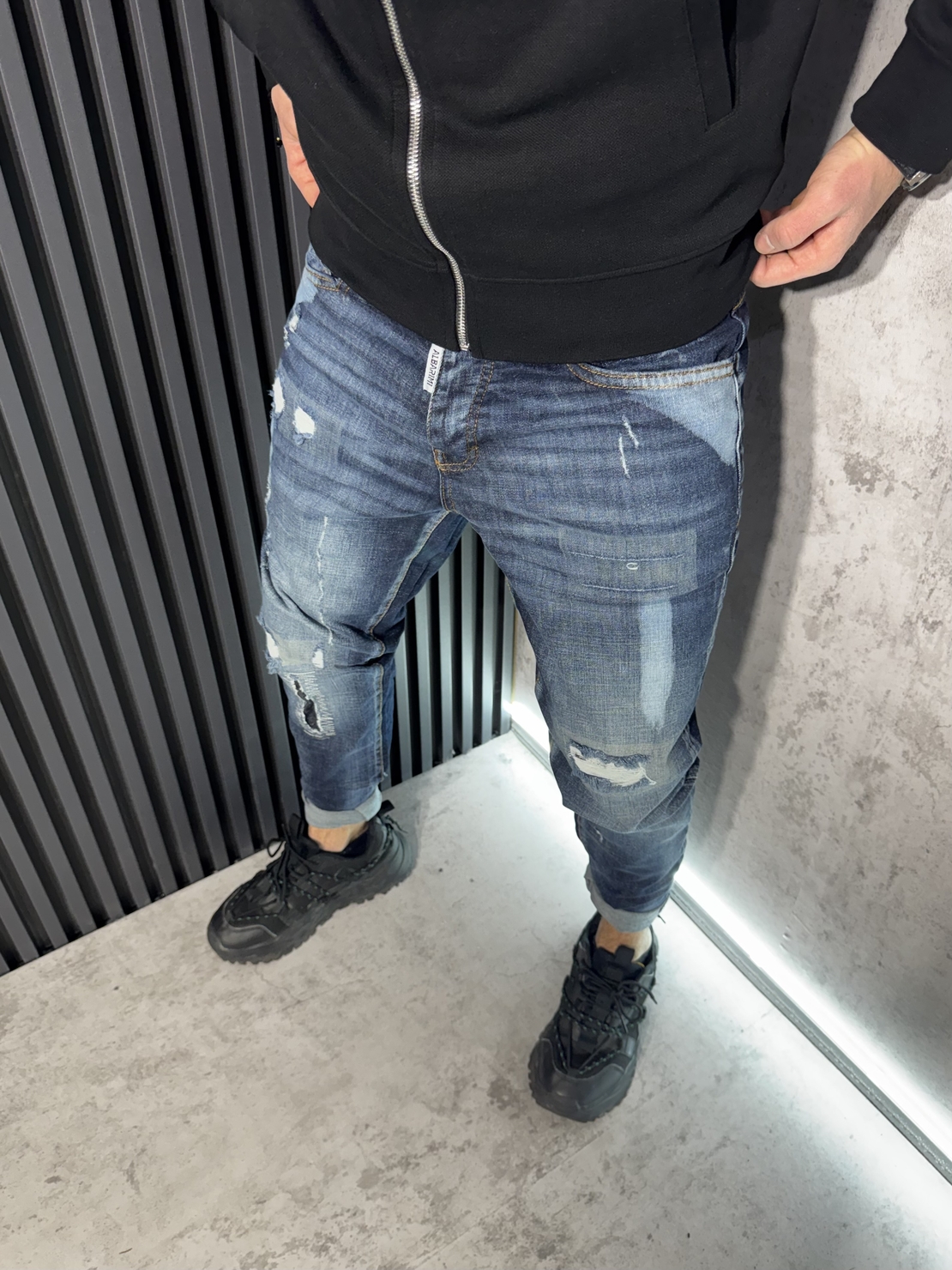 Мъжки Дънки в Синьо с Кръпки - 273 R1