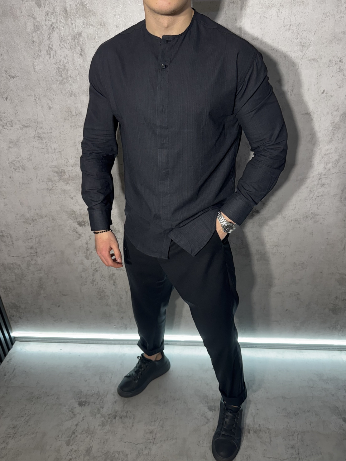 Риза Без Яка в Черен Цвят