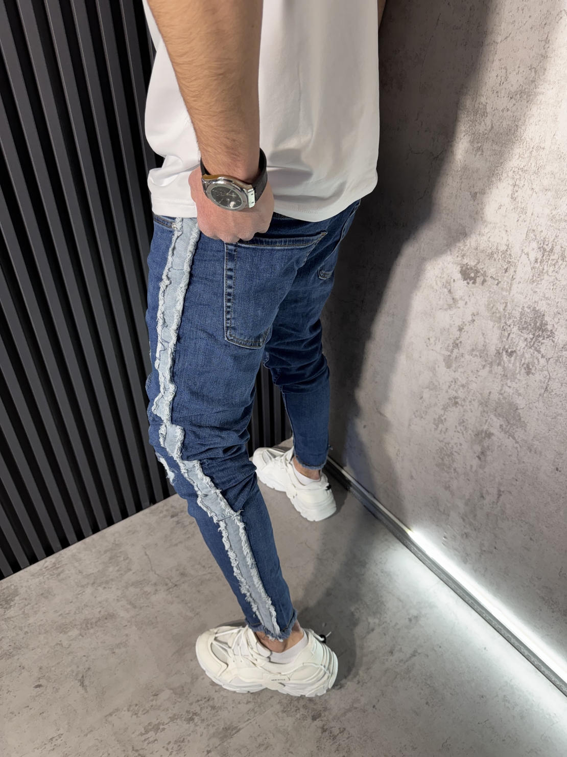 Мъжки Дънки Slim fit с Накъсани Акенти и Страничен Кант 6013
