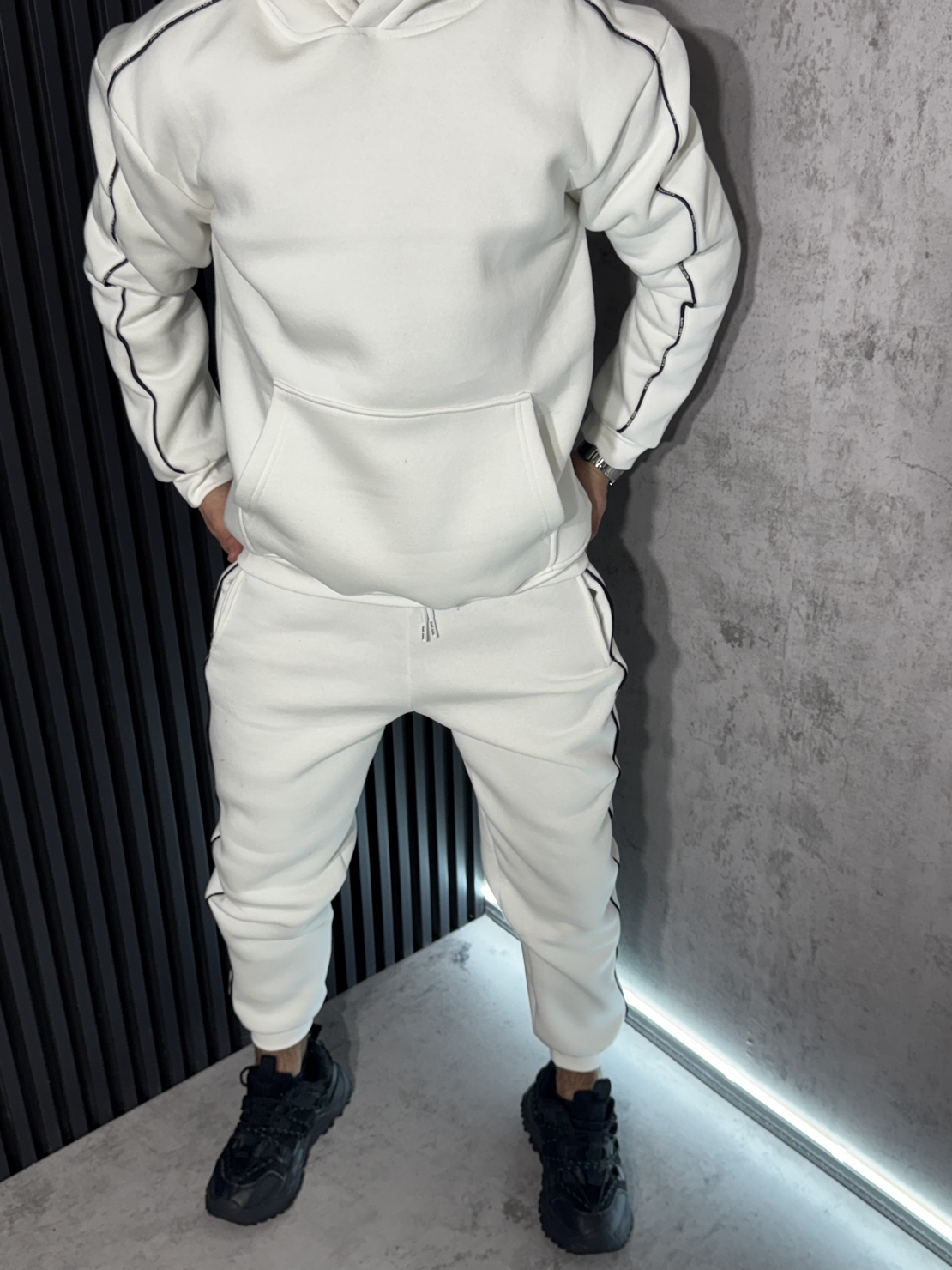 Мъжки Ватиран Екип в Бяло