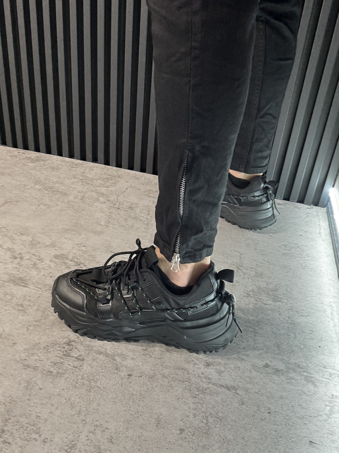 Дънков Панталон с Ципове на Крачолите в Черно 10268