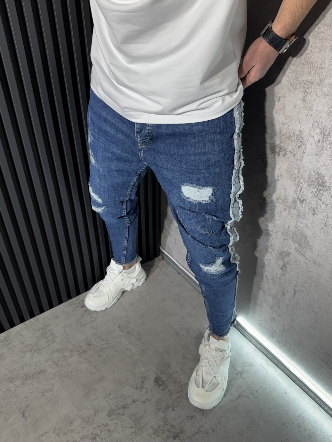 Мъжки Дънки Slim fit с Накъсани Акенти и Страничен Кант 6013