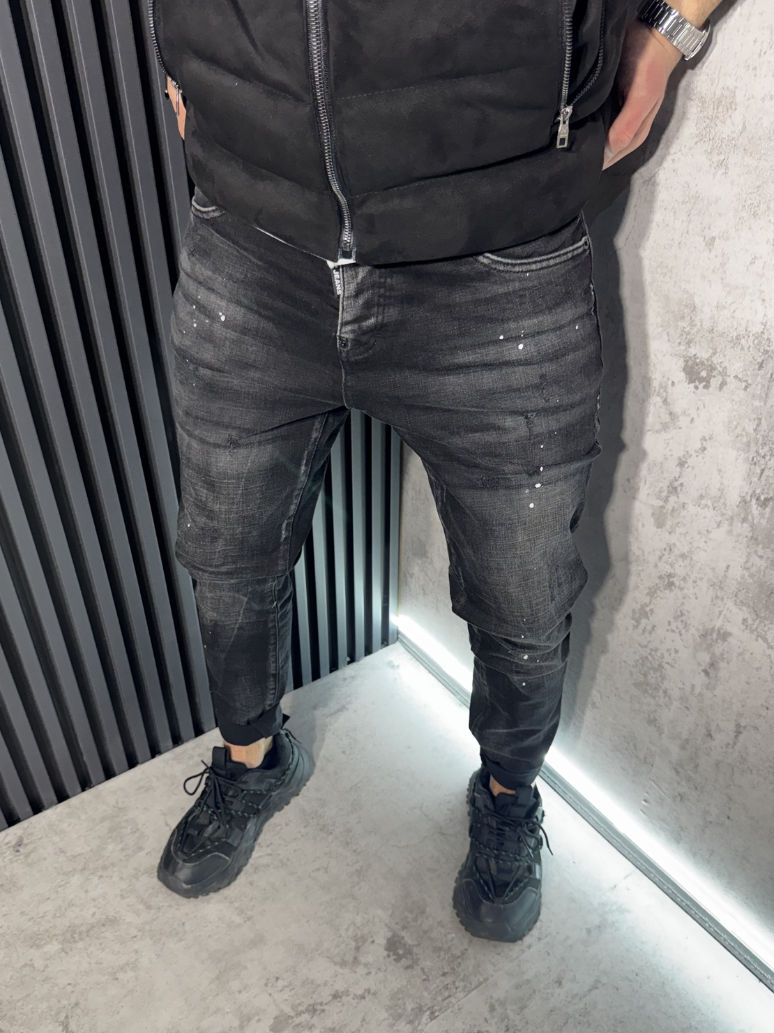 Мъжки Дънки в Черно с Пръски - 924