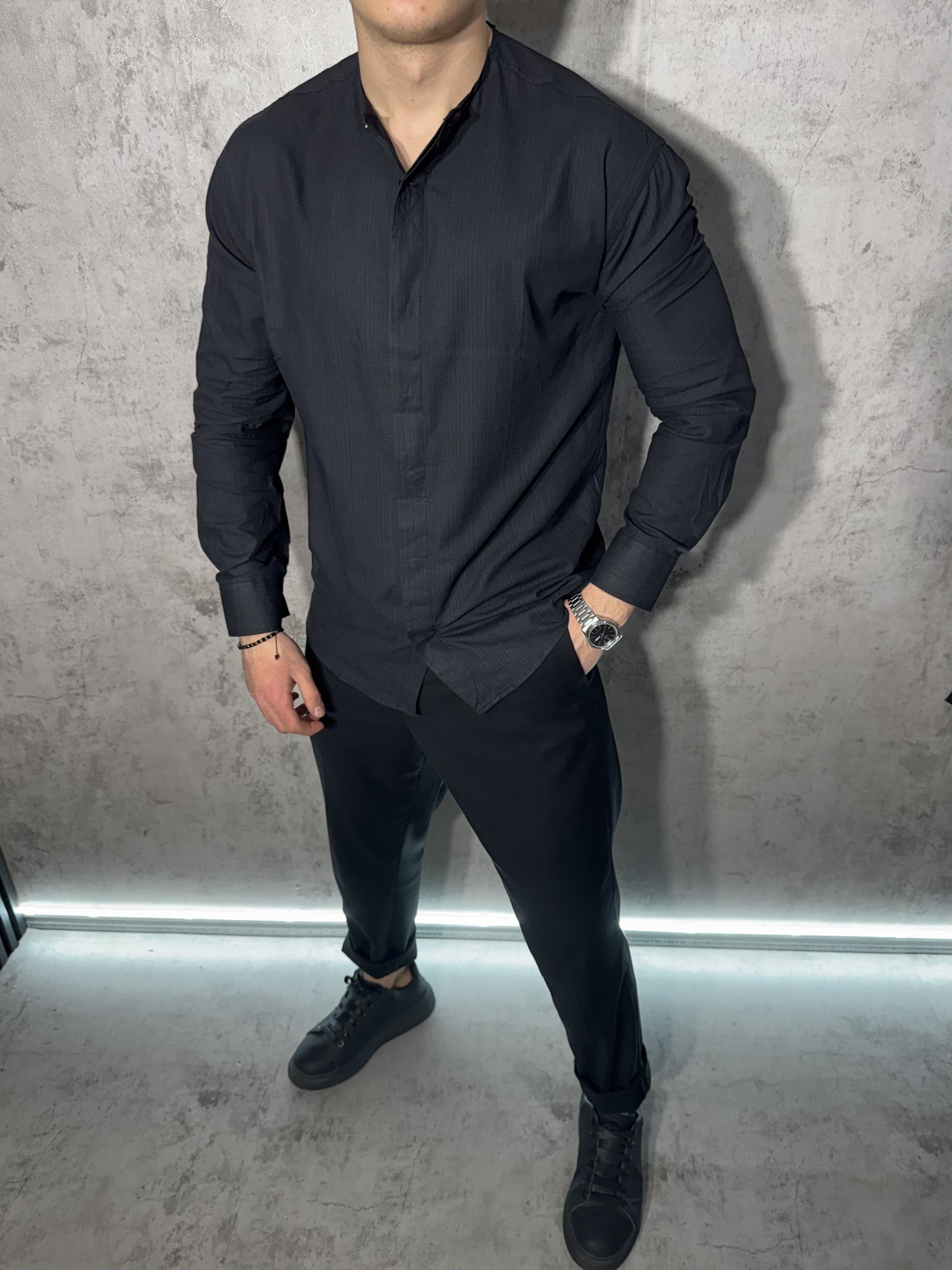 Риза Без Яка в Черен Цвят