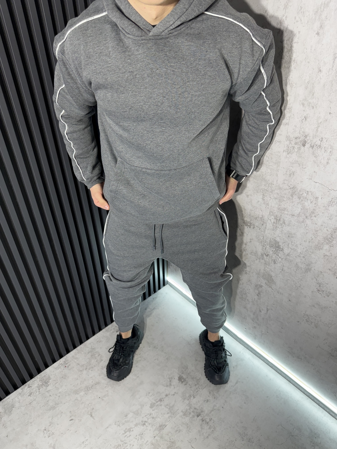 Мъжки Ватиран Екип в Тъмно Сиво