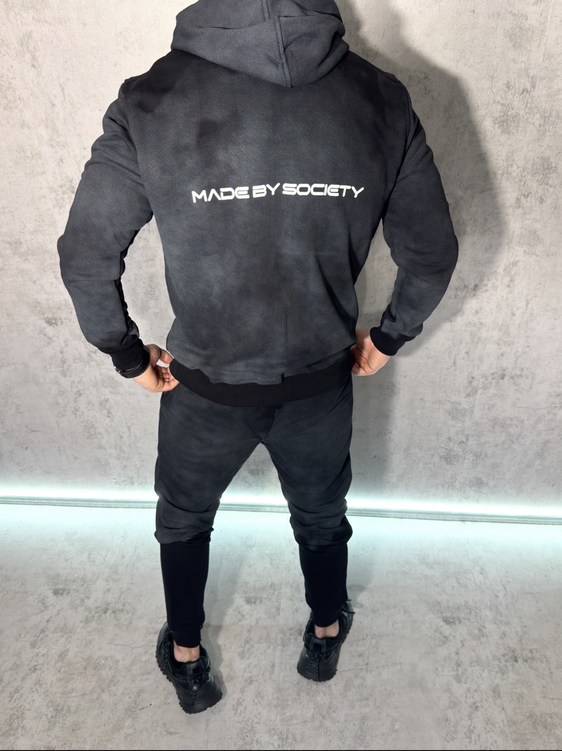 Спортен Екип с Washed Ефект в Черно