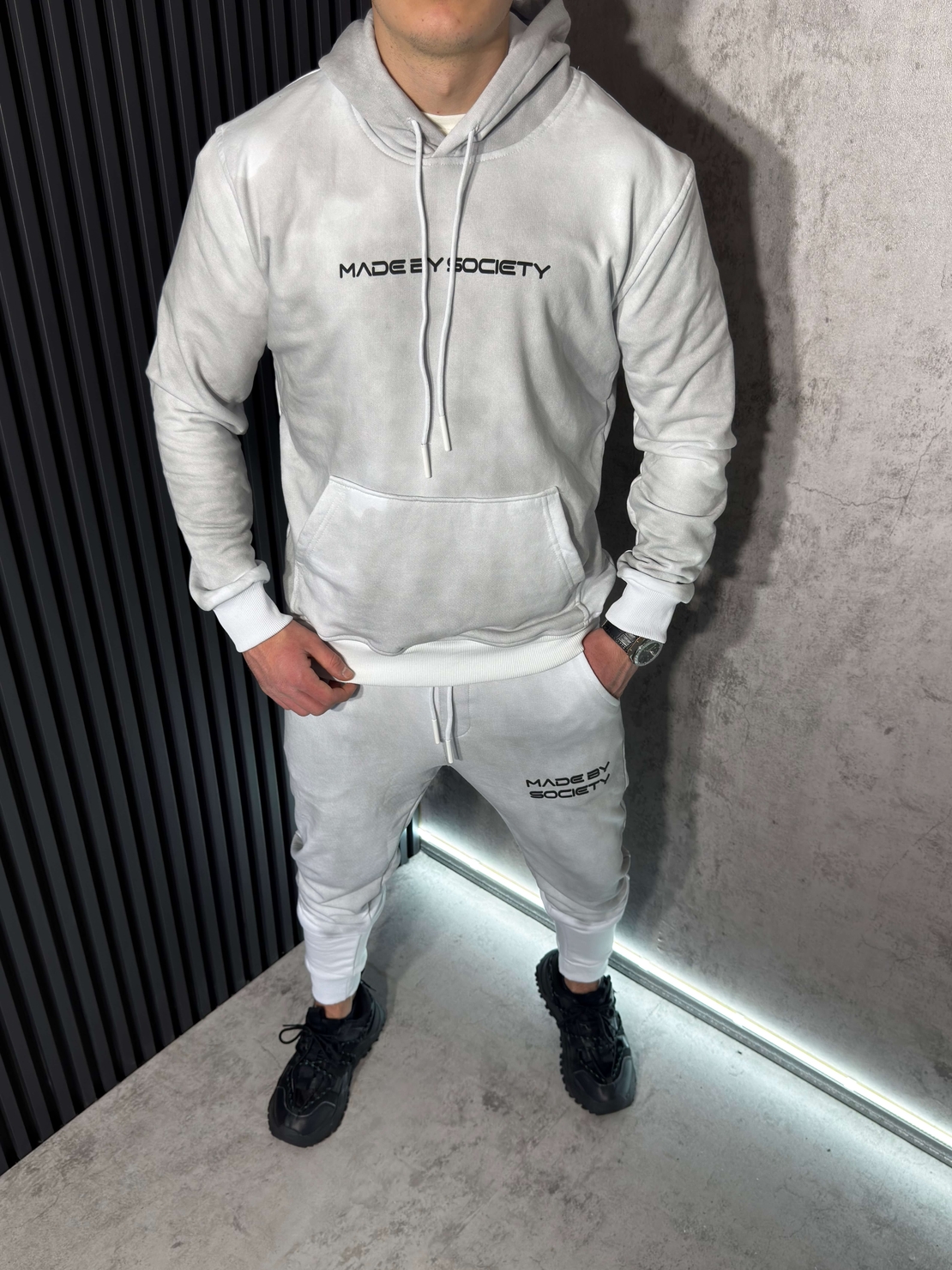 Спортен Екип с Washed Ефект в Бяло