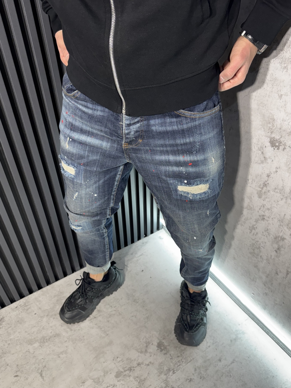 Мъжки Дънки в Тъмносиньо с Кръпки - 342-2