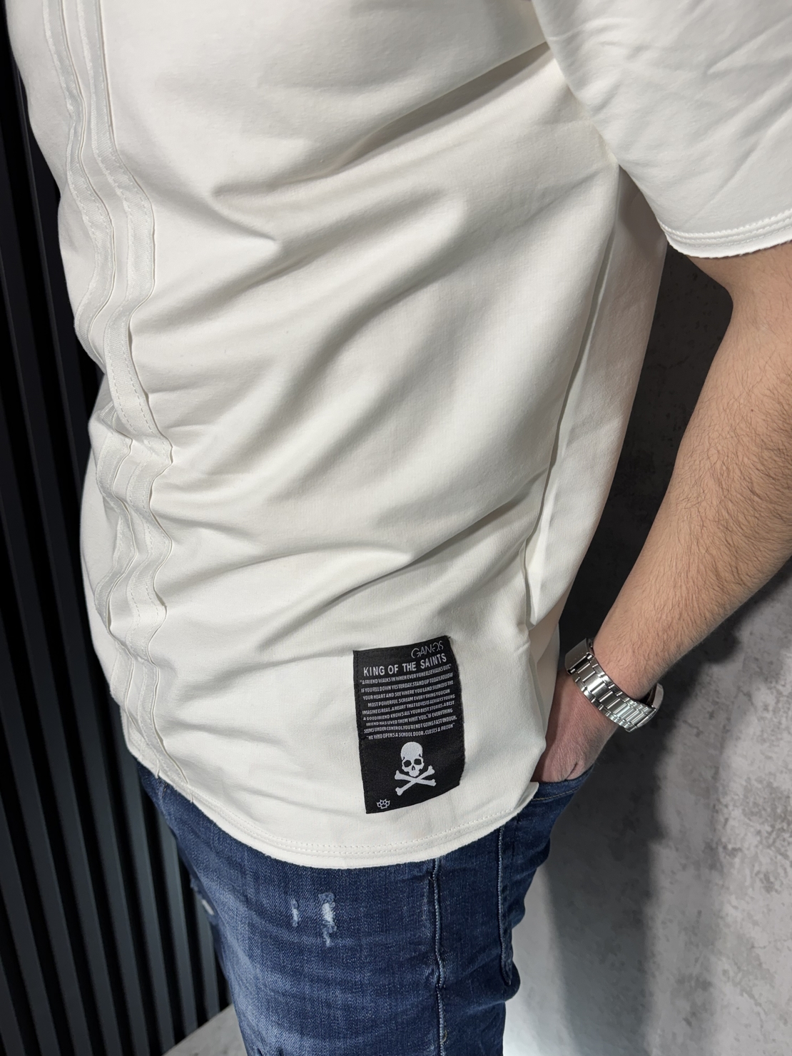 Тениска с Декоративни Кантове в Бяло