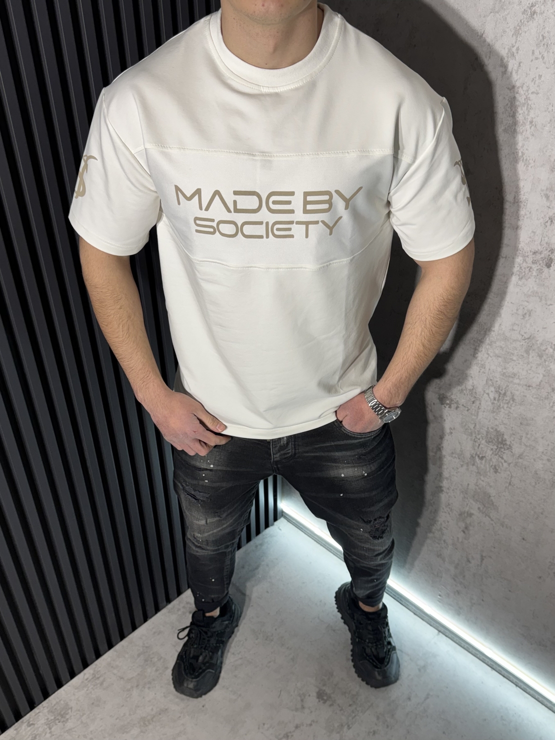 Тениска с Надписи в Бял Цвят