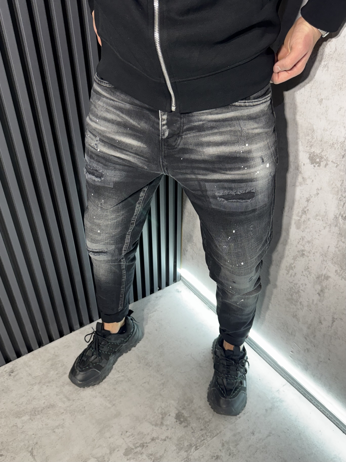 Мъжки Дънки в Черно с Кръпки - 350 R2