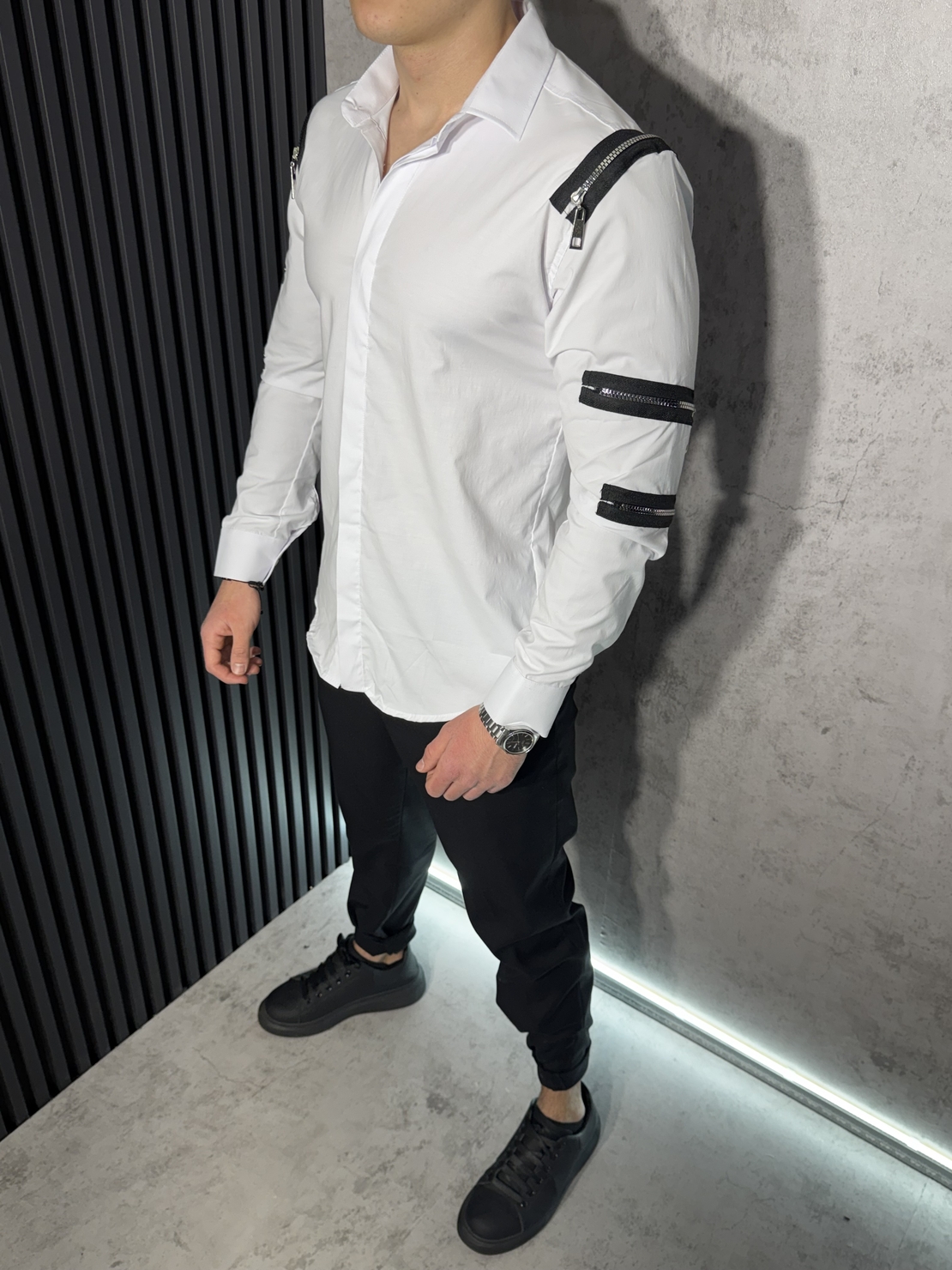 Спортно-Елегантна Риза Бяла с Декоративни Ципове