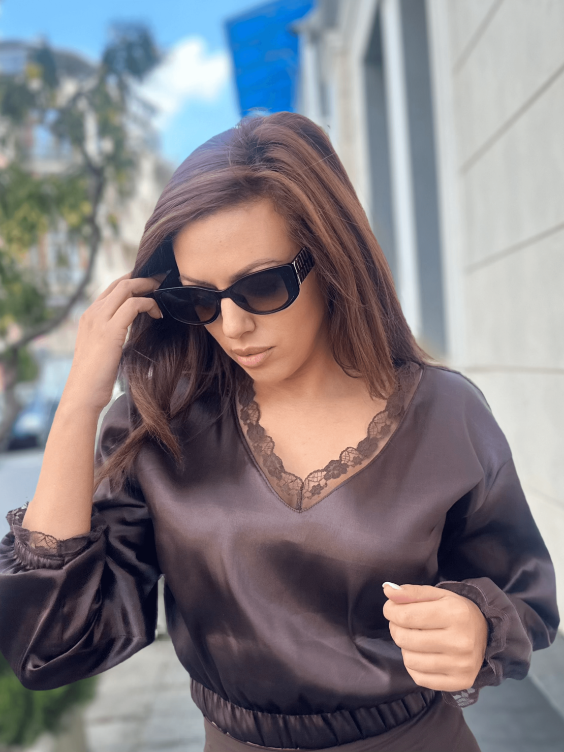 Сатенена блуза с дантела