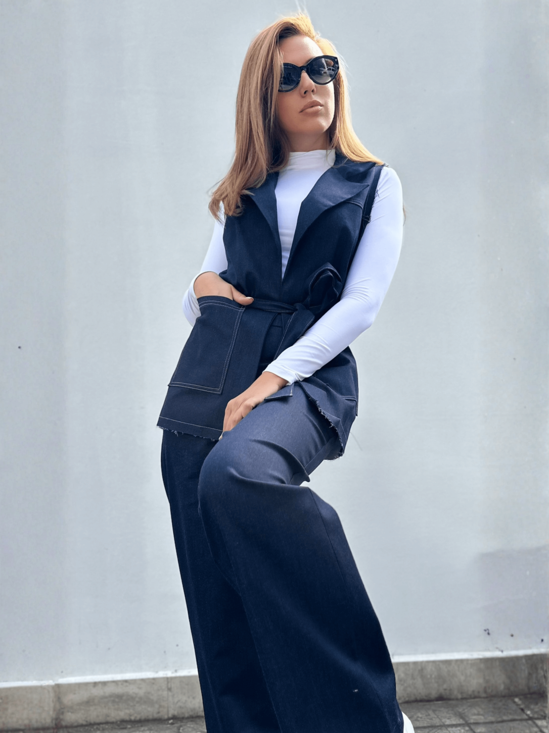 Деним сет с широк панталон и елек