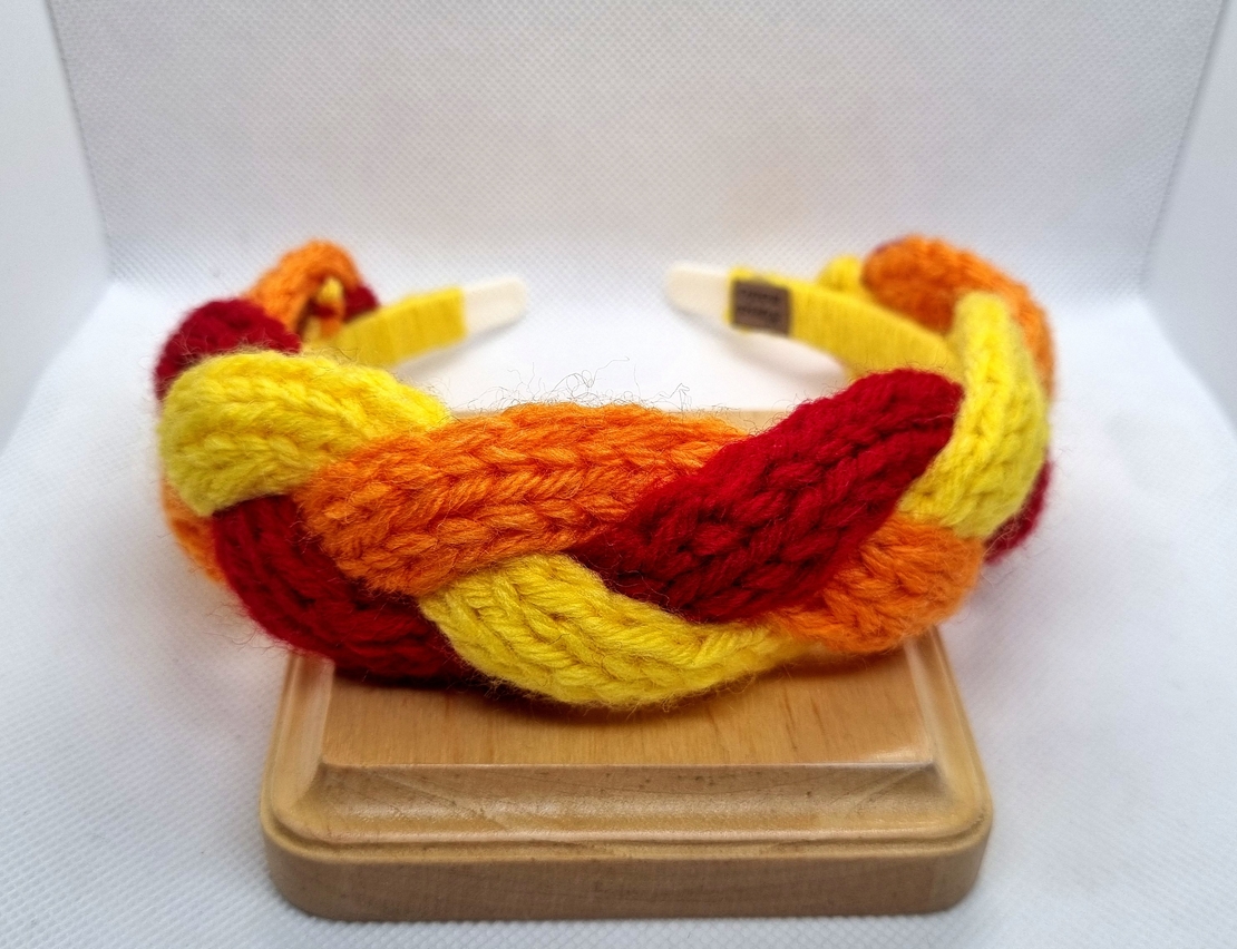 ДЕТСКА ДИАДЕМА ПЛЕТЕНА прежда