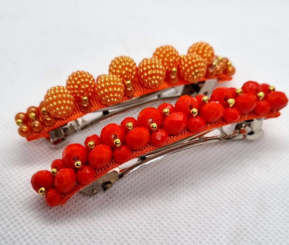 Ръчно изработена шнола със стъклени кристали