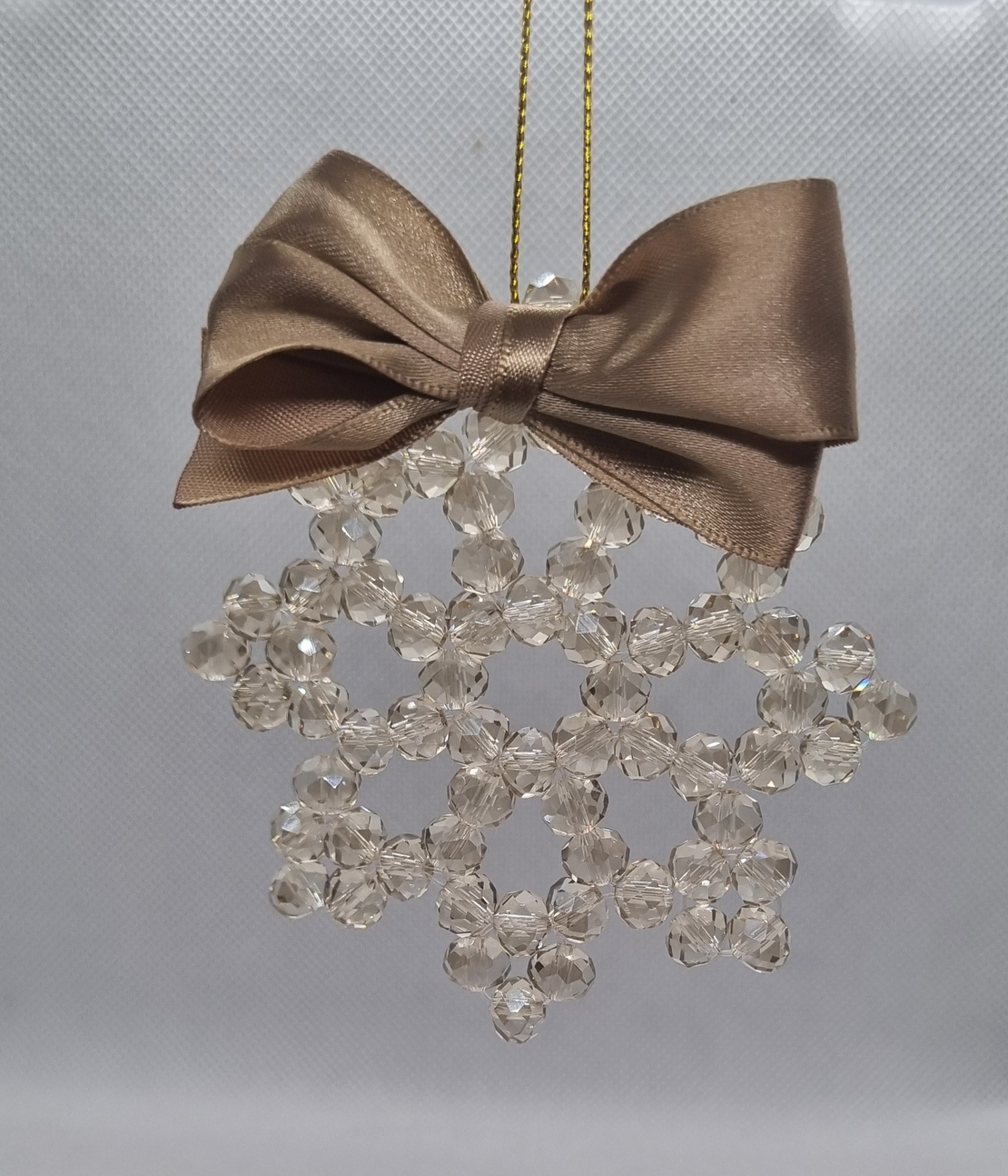 Ръчно изработена снежинка от стъклени кристали