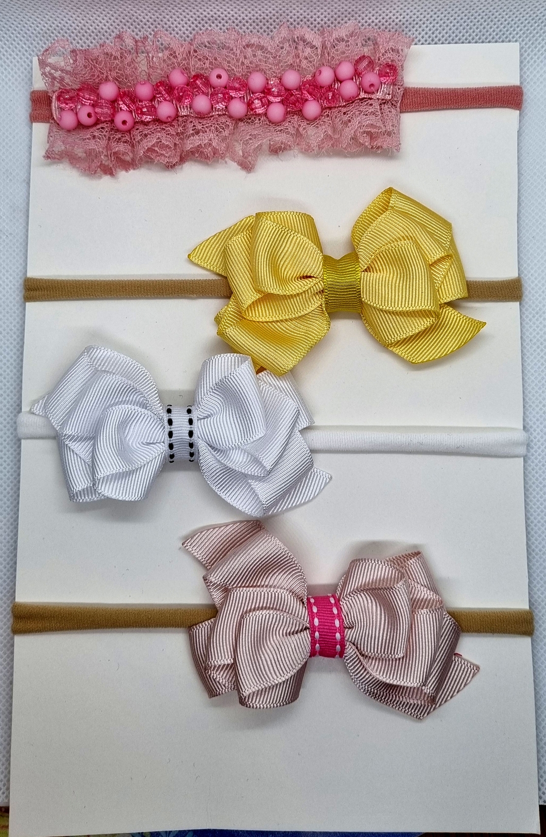 Бебешка лента с ръчно изработена панделка