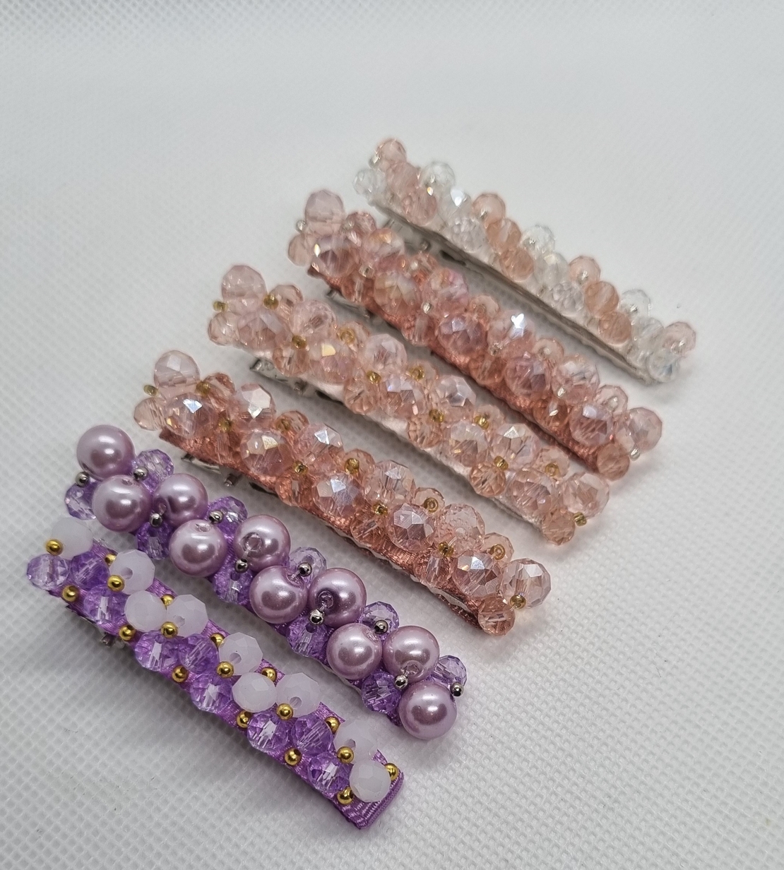 Фиба със стъклени кристали