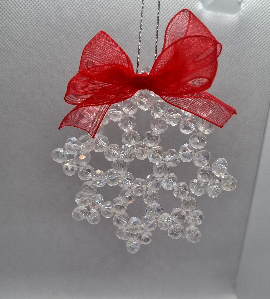 Ръчно изработена снежинка от стъклени кристали