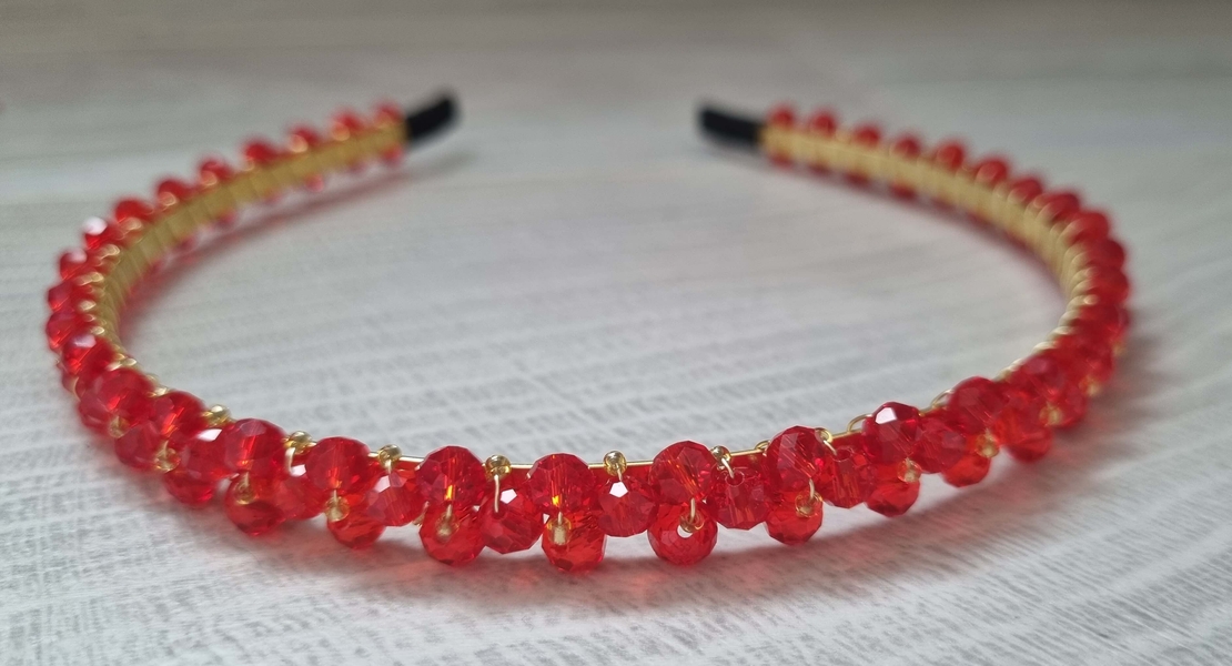 Дамска диадема със стъклени кристали