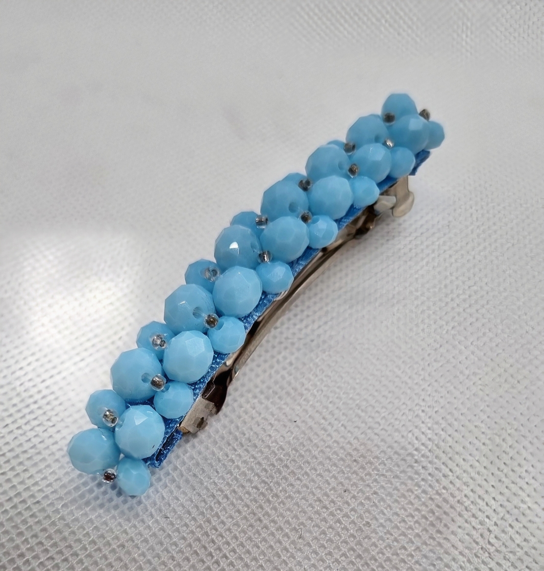 Ръчно изработена шнола със стъклени кристали