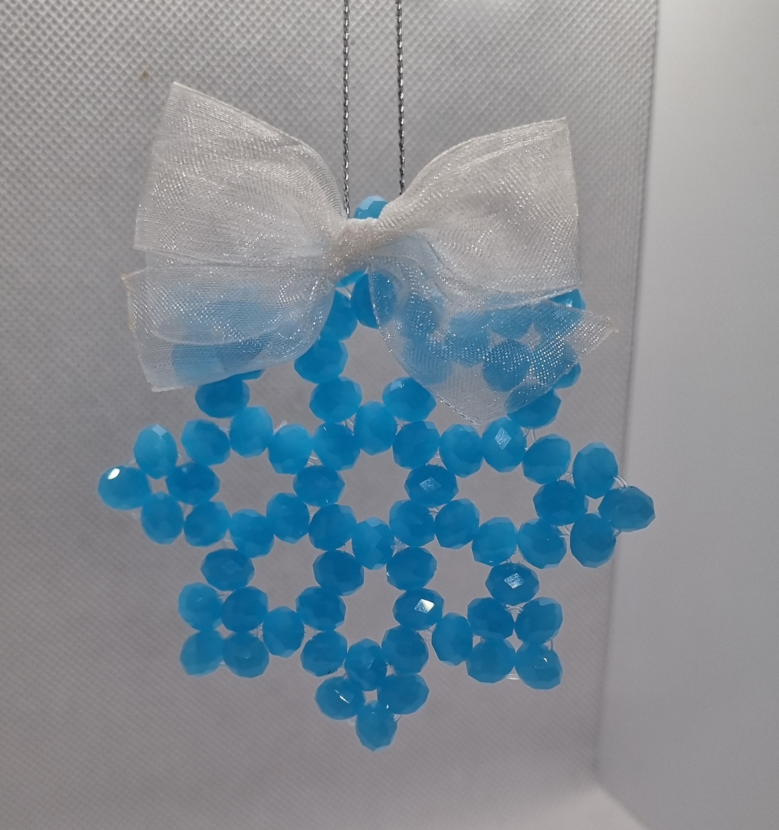 Ръчно изработена снежинка от стъклени кристали