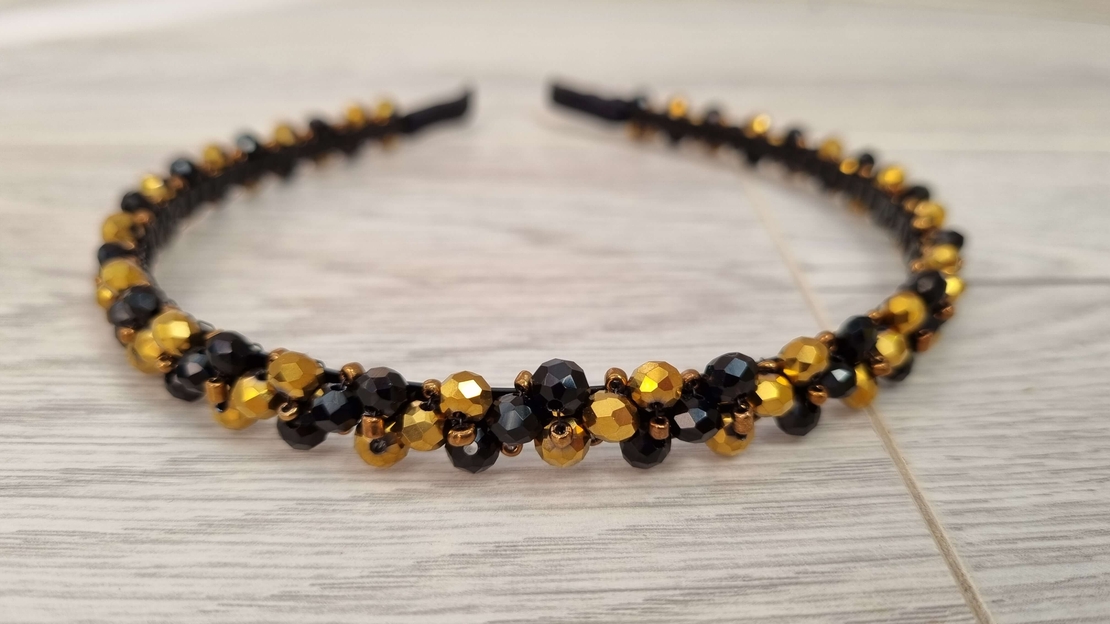 Дамска диадема със стъклени кристали