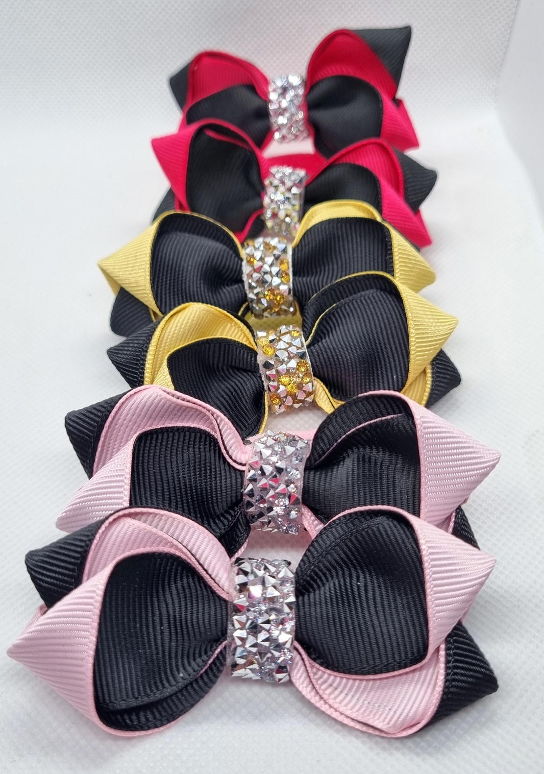 Ръчно изработени двуцветни панделки с камъни