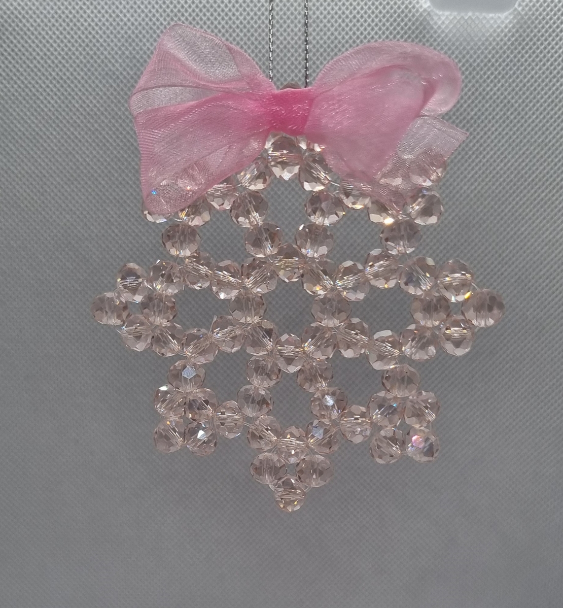 Ръчно изработена снежинка от стъклени кристали