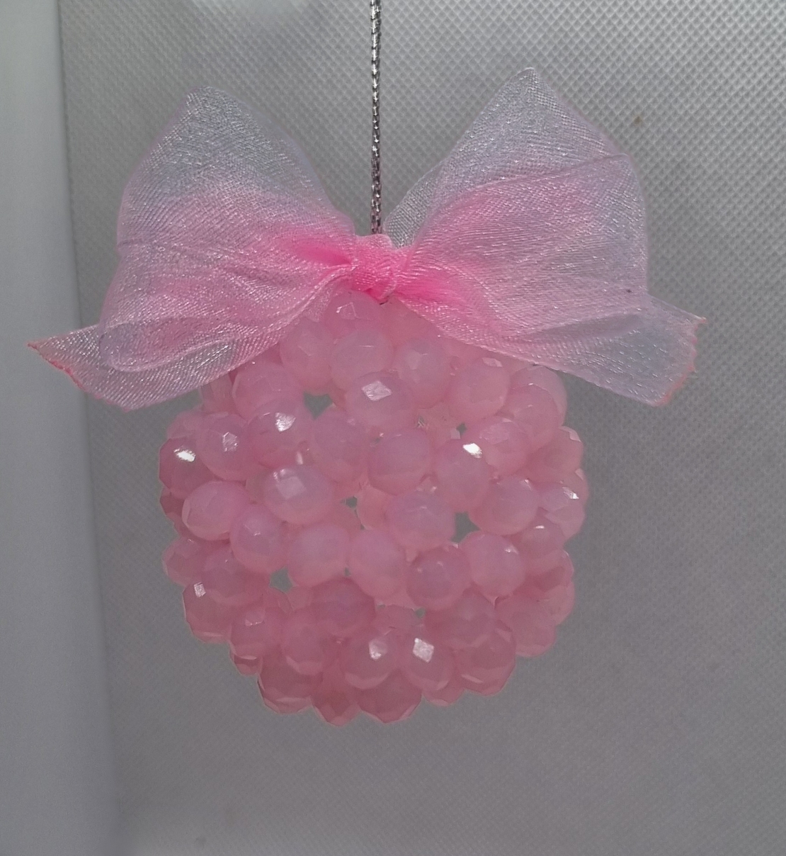 Ръчна коледна топка от стъклени кристали с панделка