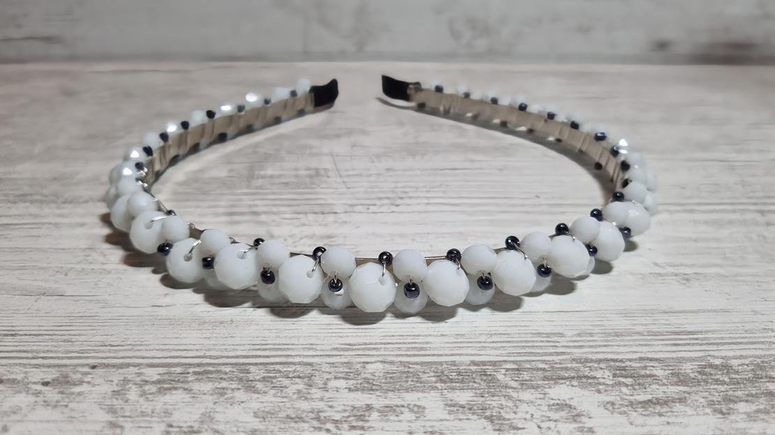 Дамска диадема със стъклени кристали